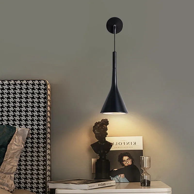 OrchidGlow Wall Lamp – Scandinavisch Design voor Elegante Verlichting