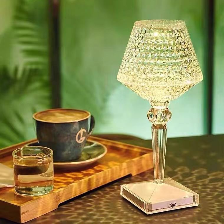 Liesbeth Crystal Lamp – Luxe Tafellamp met USB Oplaadfunctie