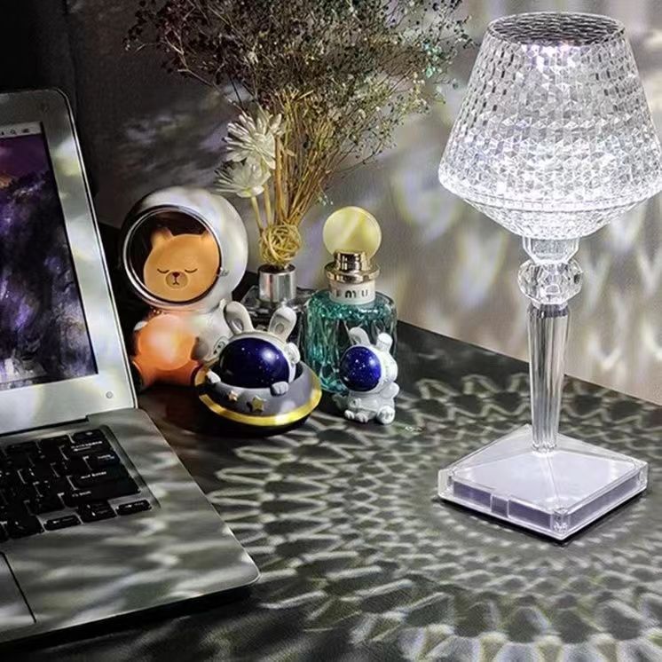 Liesbeth Crystal Lamp – Luxe Tafellamp met USB Oplaadfunctie