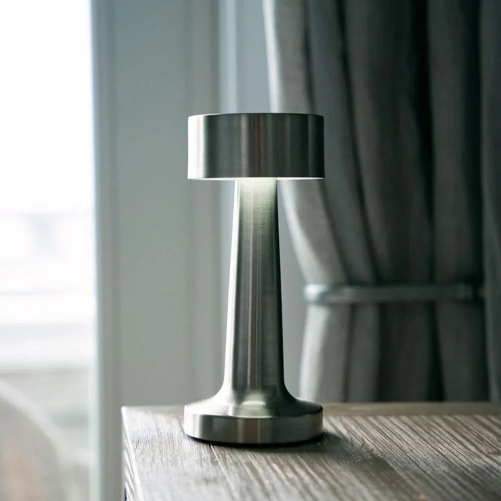 SleekGlow - Stijlvolle Moderne Tafellamp voor Interieur