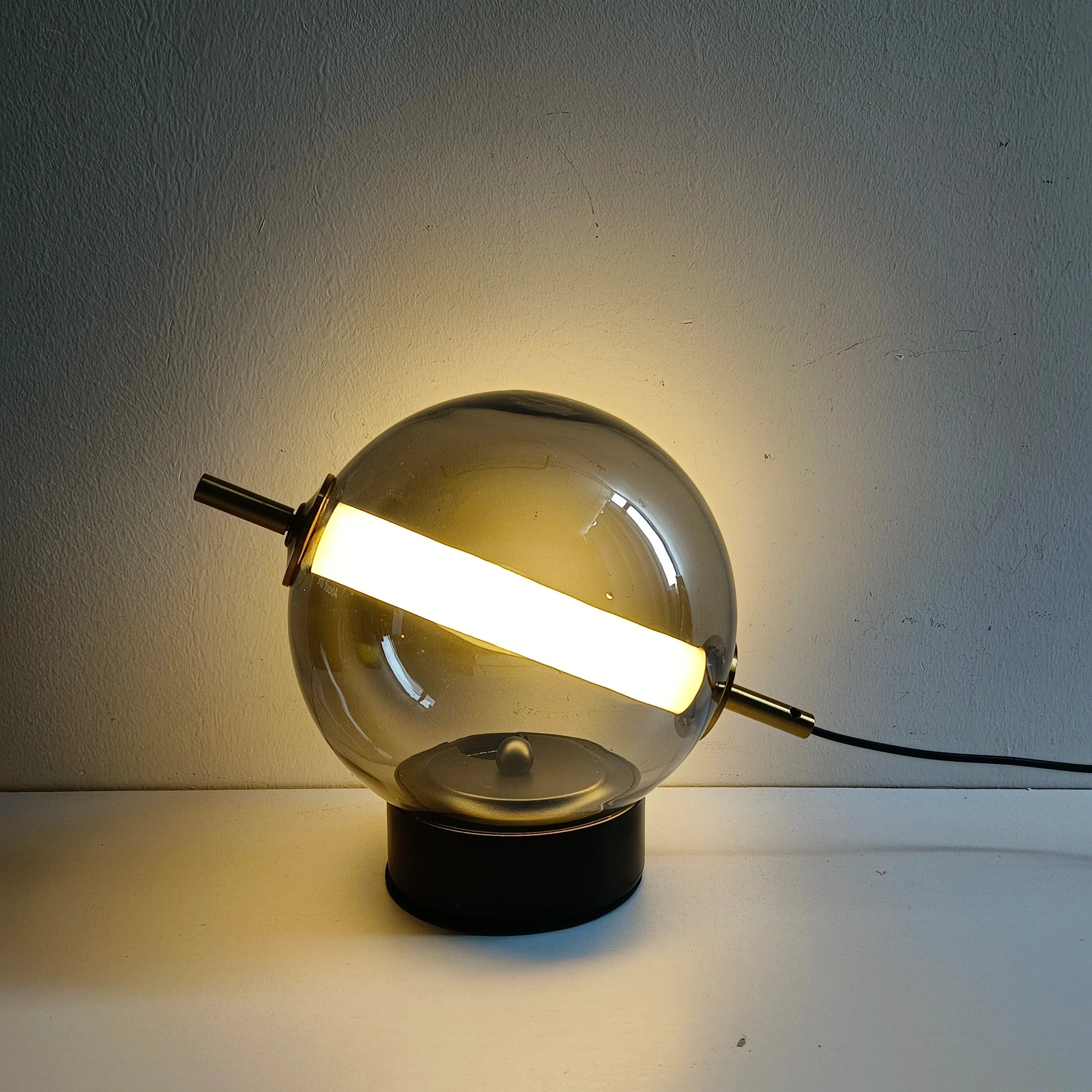 Retro Glazen Tafellamp met Warme Gloed - Tijdloze Elegantie