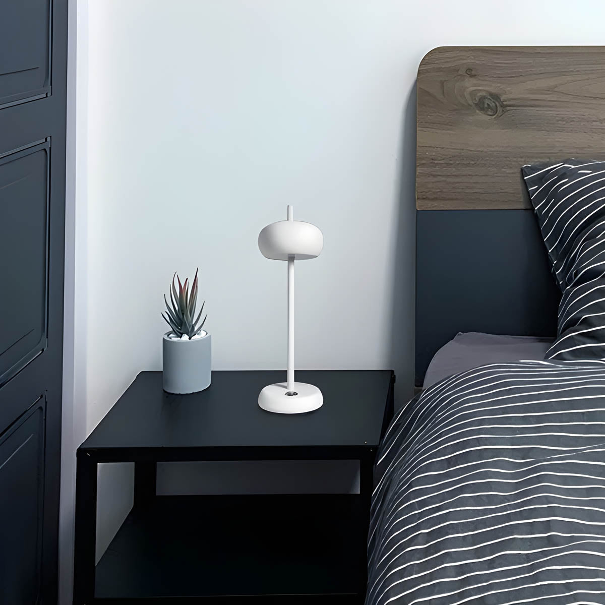 SleekGlow Table Lamp - Modern Design voor Verfijnde Interieurs