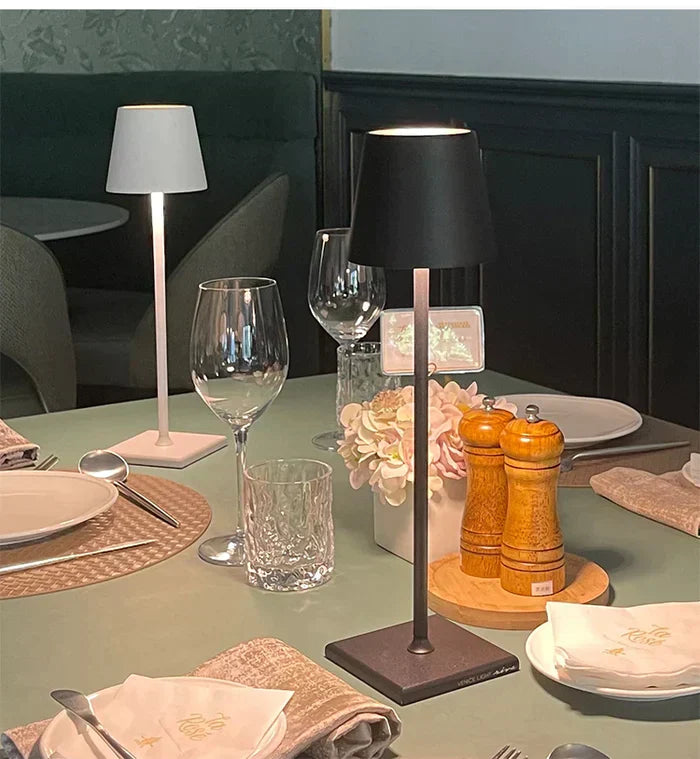 Stijlvolle ChicLuxe - Draadloze Bureau Lamp met Oplaadfunctie