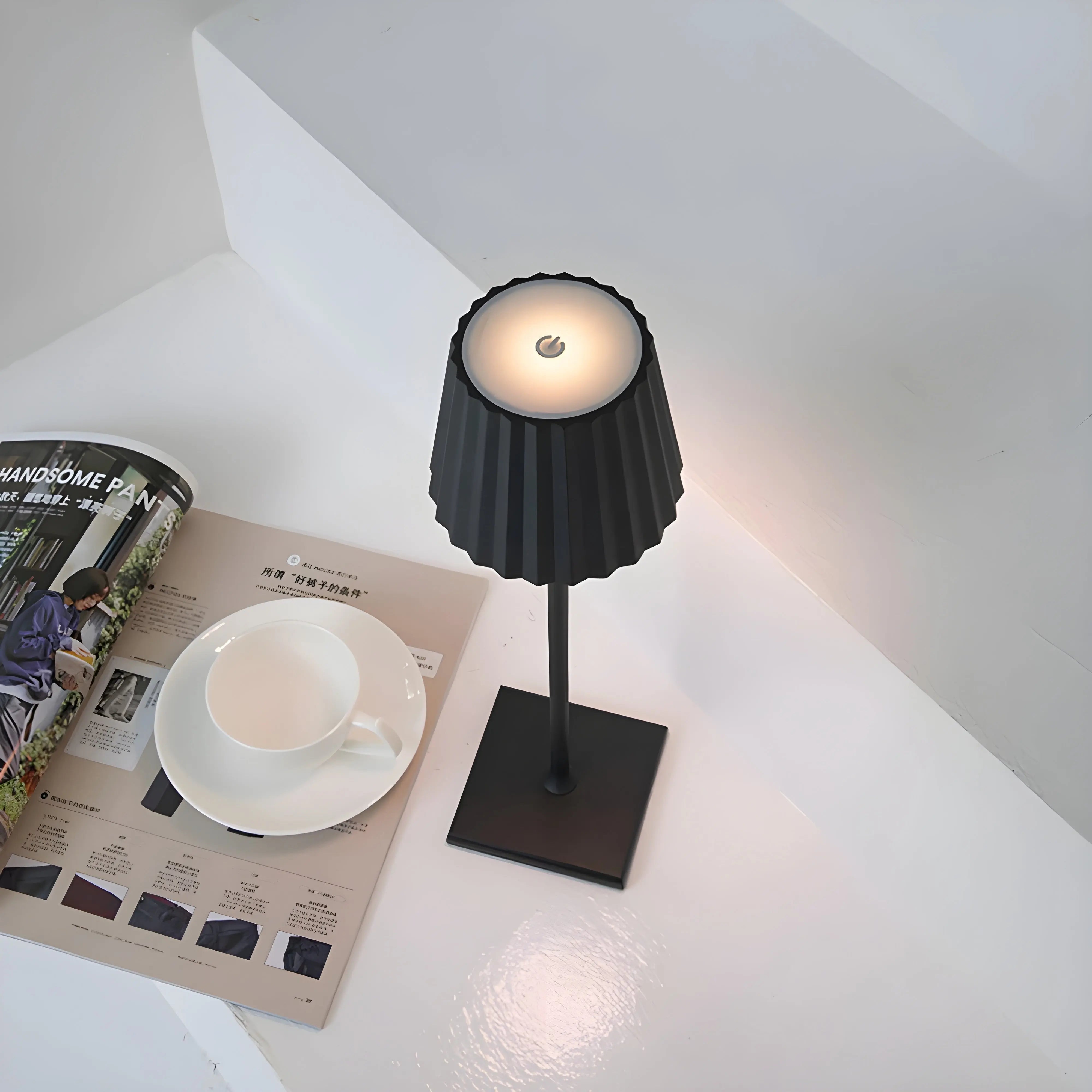 Luxe Scandinavische Draadloze Tafellamp Arlo – Elegante LED Verlichting met USB Oplaadfunctie