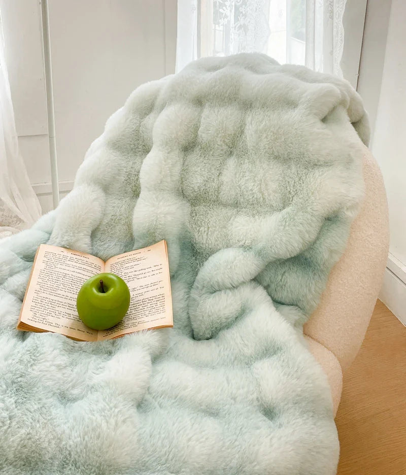 PlushGlow – Luxe Pluizig Plaid voor Sfeer en Comfort