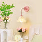 LuxePetal - Elegante Wandlamp met Bloemenpatroon voor Slaapkamer