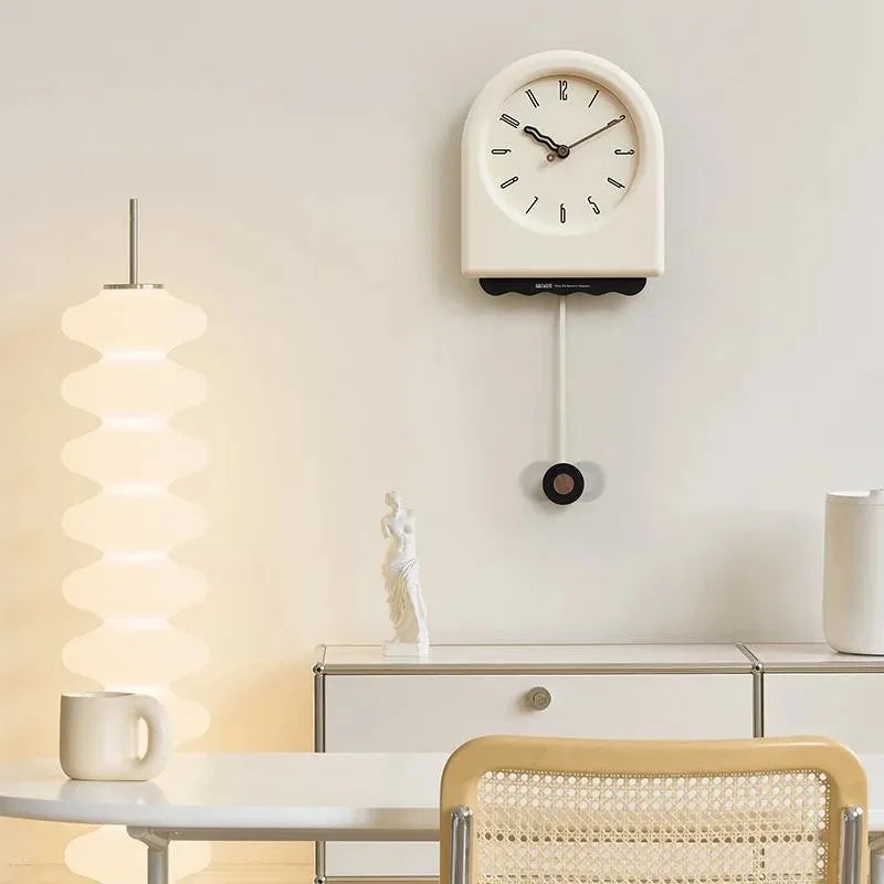 CremePendulum Clock - Koreaanse Wandklok met Modern Design