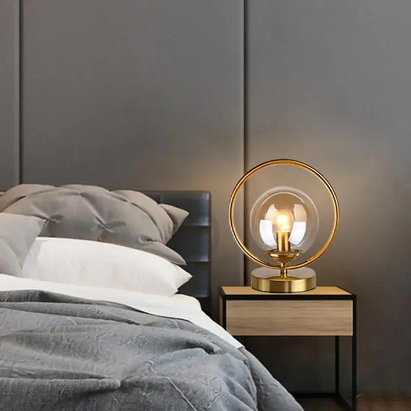 BallGlow - Luxe Glaslamp met Messing Accenten voor Modern Interieur