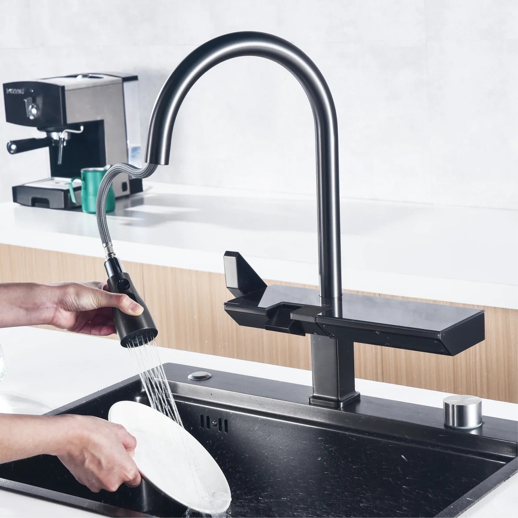 LuxChrome Faucet - Elegante Digitale Keukenkraan in Zwart-Roségoud