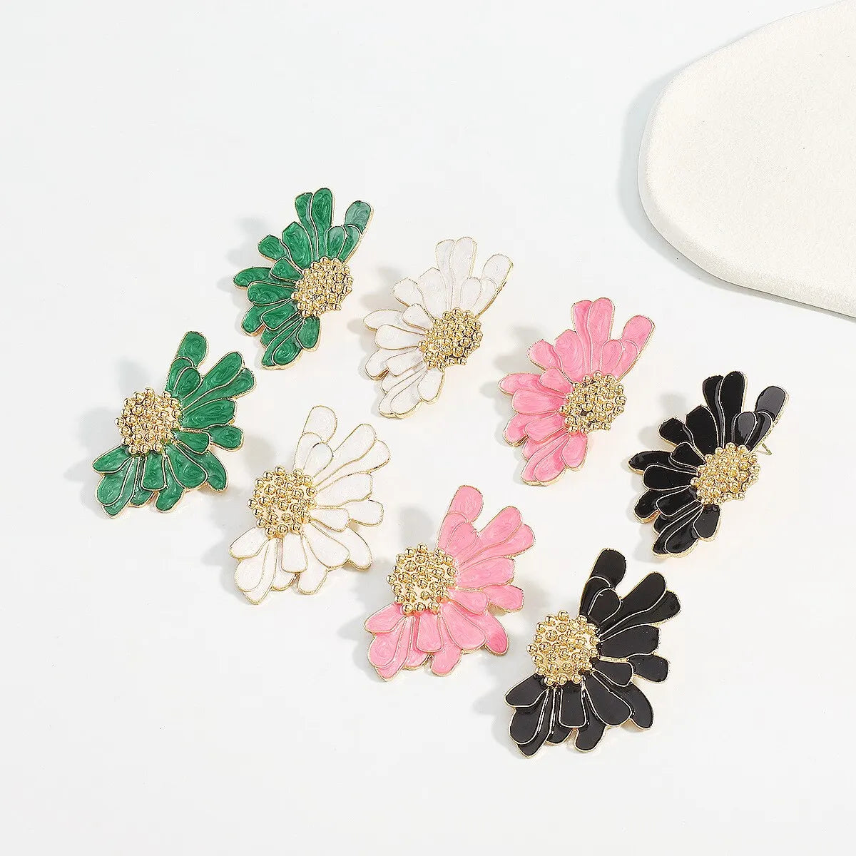 BloomGaze Earrings - Statement Gouden Bloemblaadjes Oorbellen