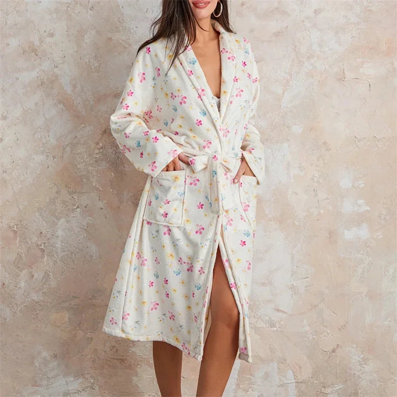 BlossomWrap Badjas - Luxe Flanellen Badjas met Bloemmotief