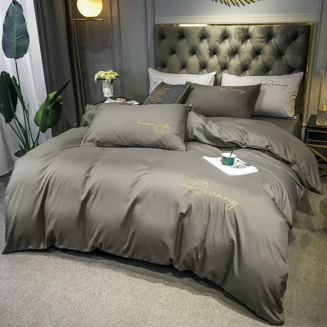 EmbroiLux Bedding - Elegante Luxe Dekbedovertrek met Borduurdesign