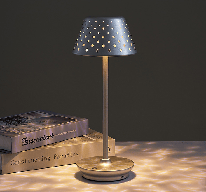 LuxeGlow – Draagbare LED Tafellamp voor Moderne Interieurs