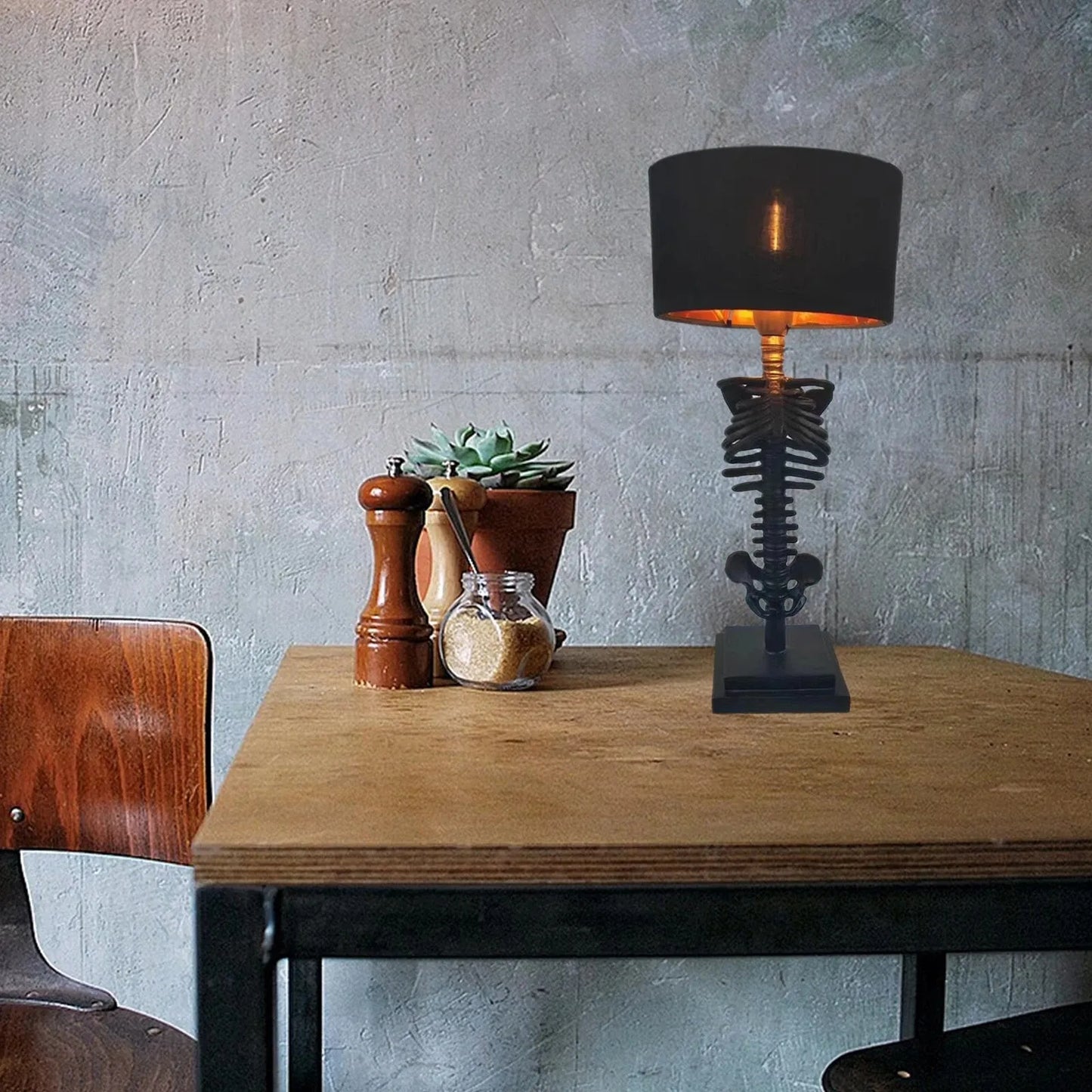 Gothic Skelet Tafellamp – Handgemaakt en Mysterieus Design