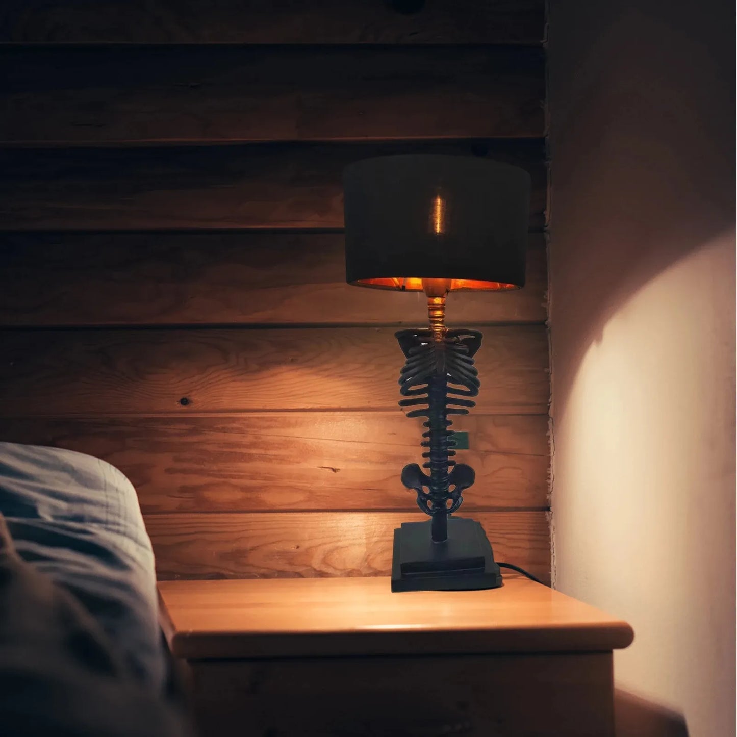 Gothic Skelet Tafellamp – Handgemaakt en Mysterieus Design