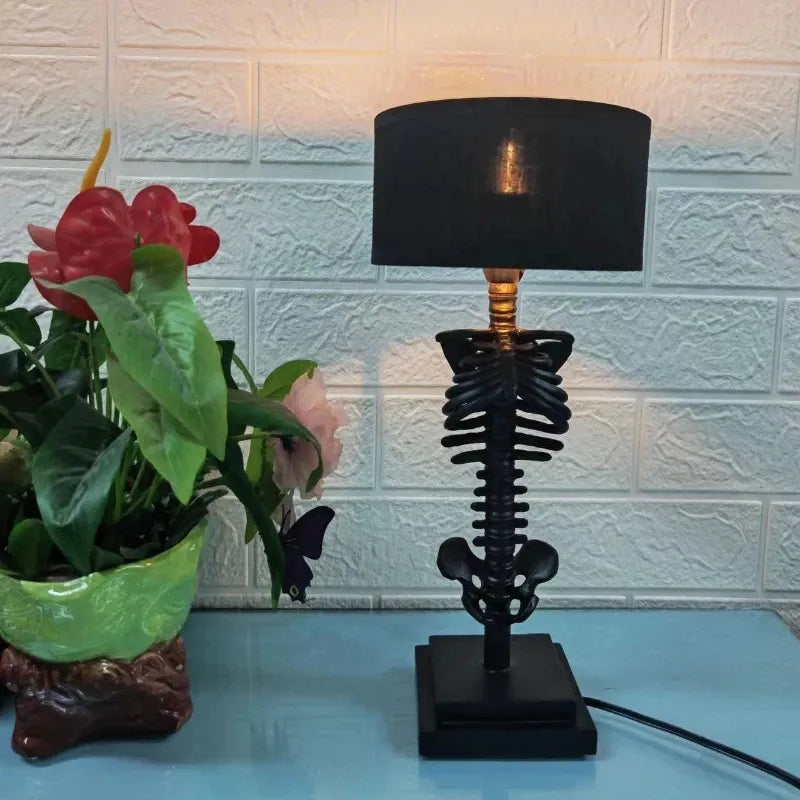 Gothic Skelet Tafellamp – Handgemaakt en Mysterieus Design