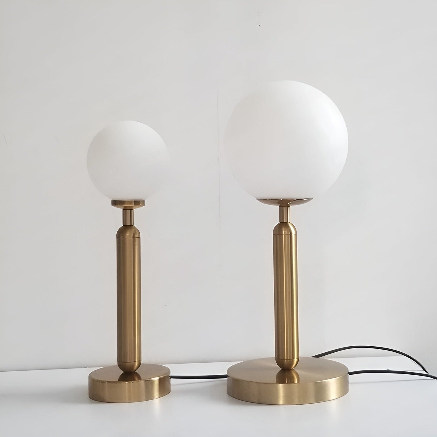 SphereShine Luxe Tafellamp van Glas & Messing – Elegantie en LED