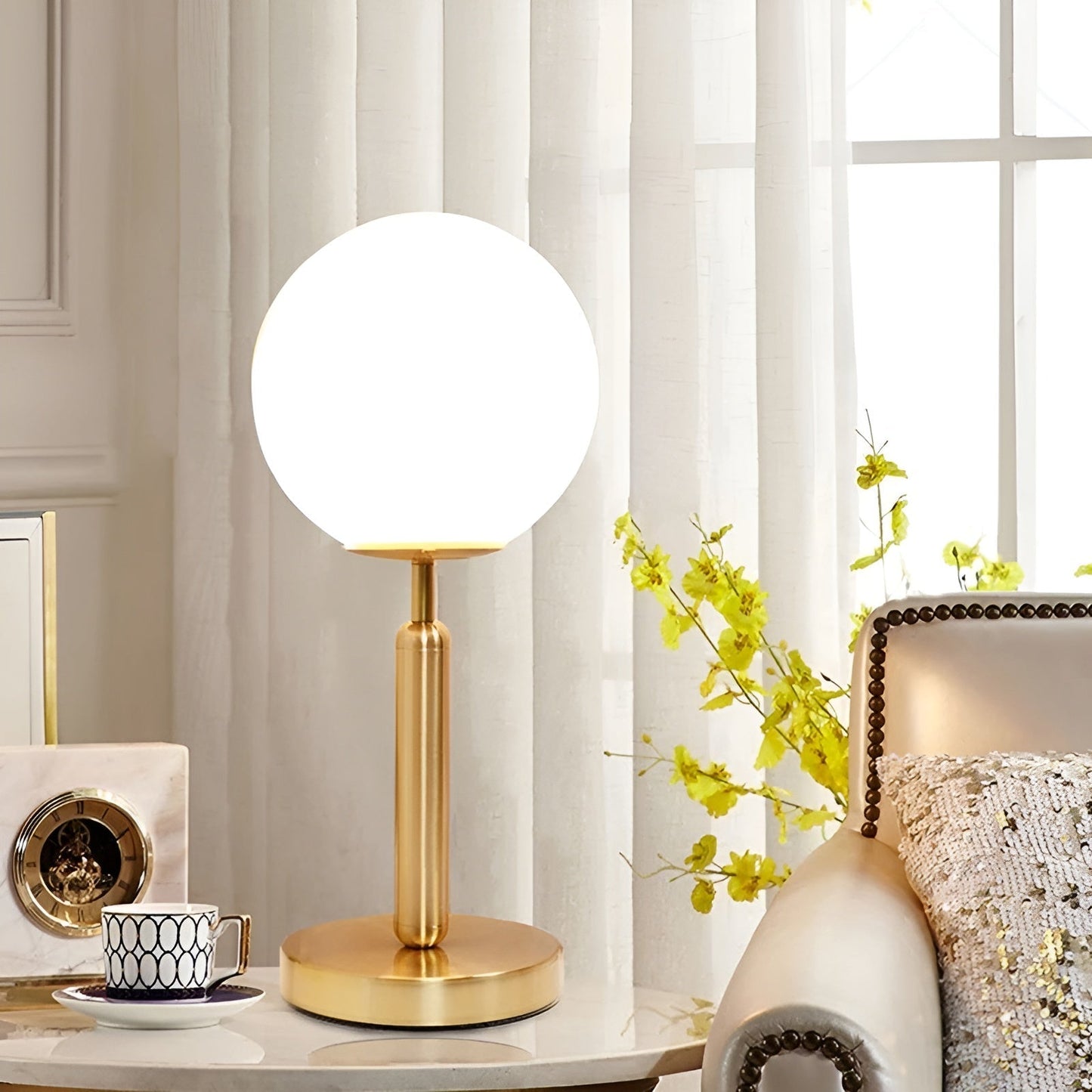 SphereShine Luxe Tafellamp van Glas & Messing – Elegantie en LED