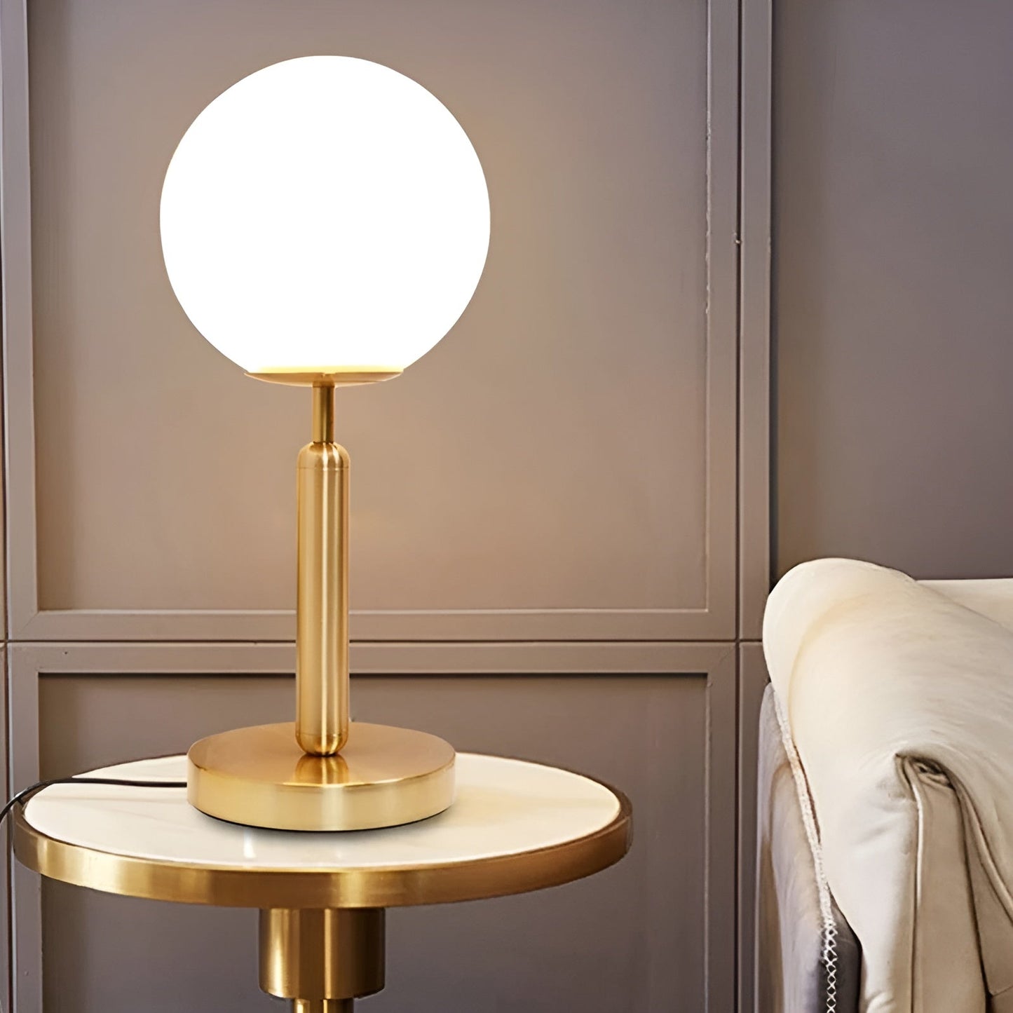 SphereShine Luxe Tafellamp van Glas & Messing – Elegantie en LED
