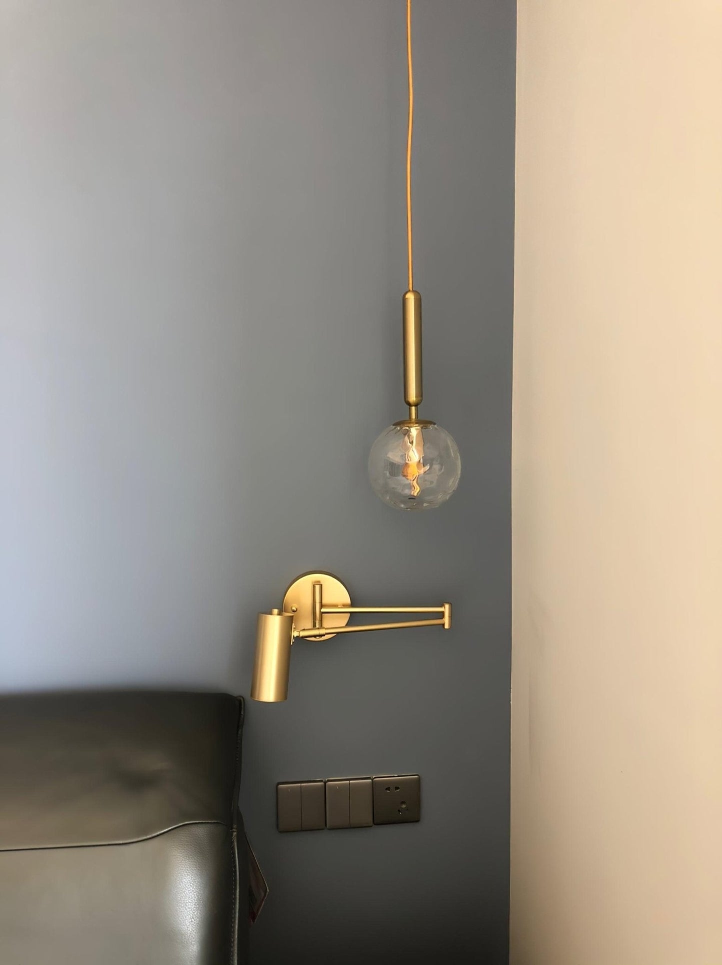 ModernGlow - Strakke Wandlamp van Metaal en Acryl