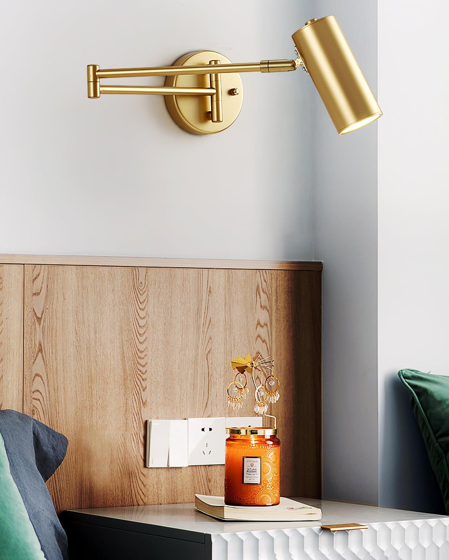 ModernGlow - Strakke Wandlamp van Metaal en Acryl