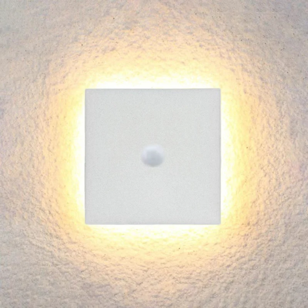 ZenithGlow - Strakke LED Wandlamp voor Modern Interieur