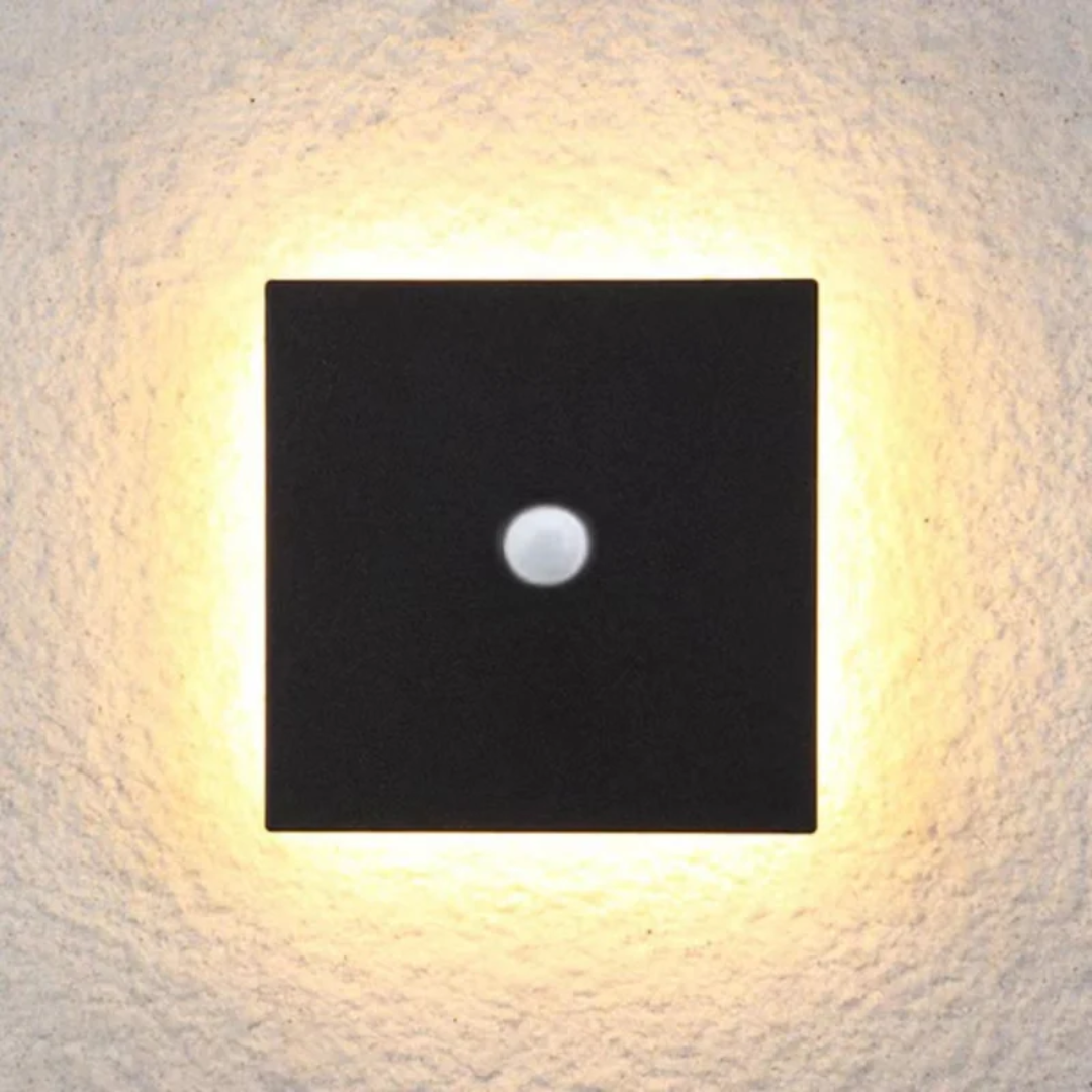 ZenithGlow - Strakke LED Wandlamp voor Modern Interieur