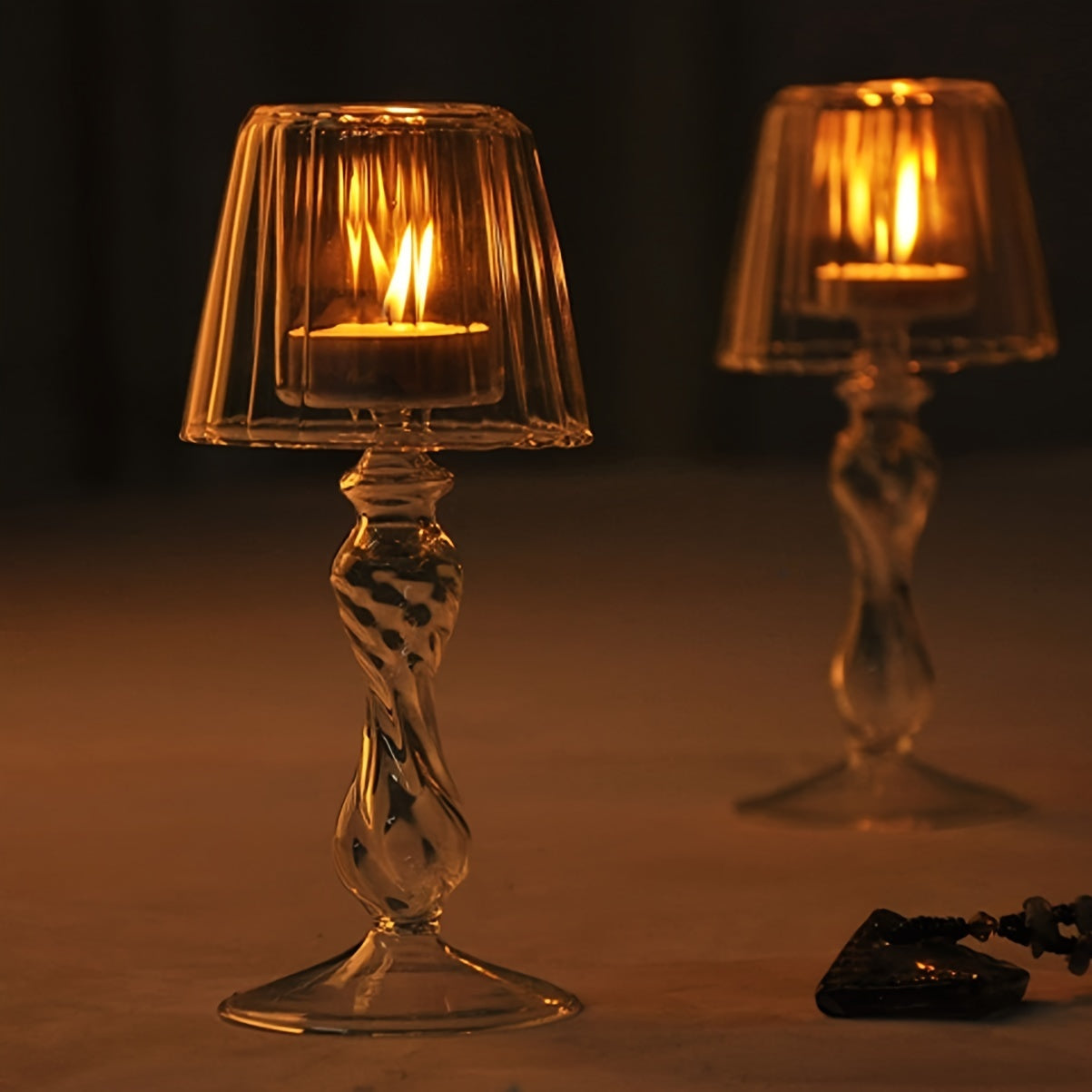 CrystalGlow – Luxe Glazen Tafellamp & Kandelaar