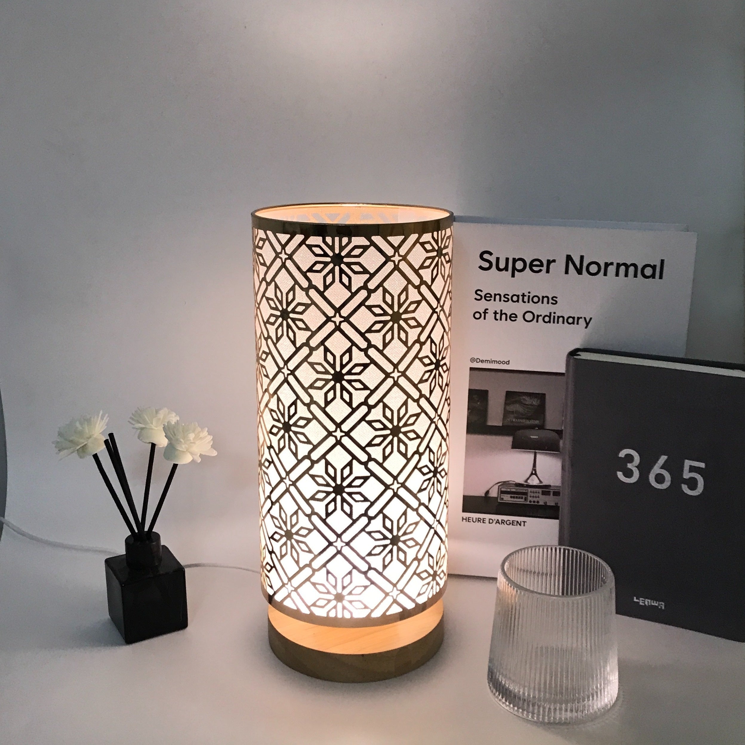 LumiPattern - USB Tafellamp met Metalen Frame