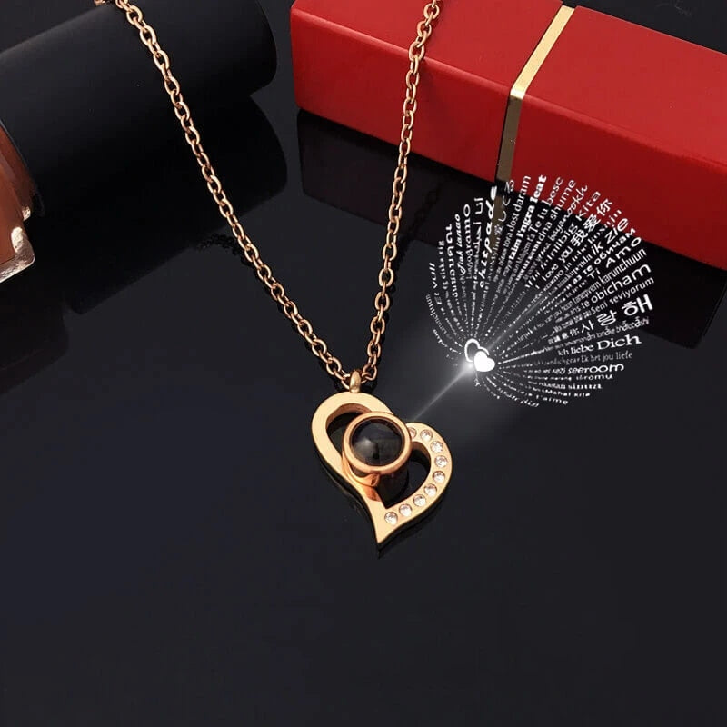 EternalLove Necklace – Hartvormige Ketting in 100 Talen