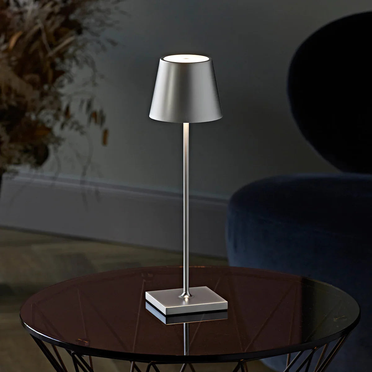 LumiLuxe - Elegante Tafellamp met Draadloze Oplaadfunctie