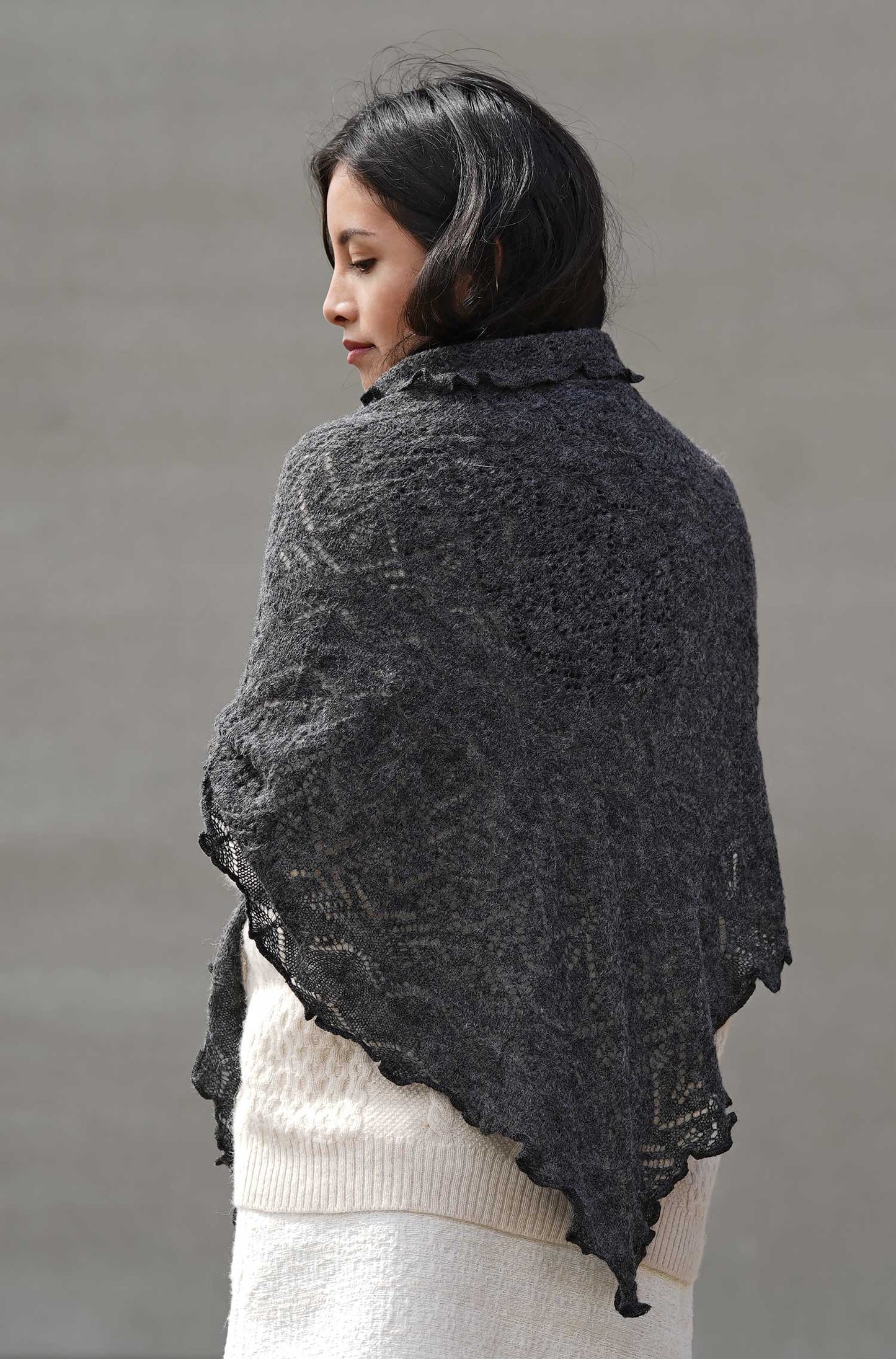 SoftWeave Scarf - Elegant Ajour Strick in Lichte Stof