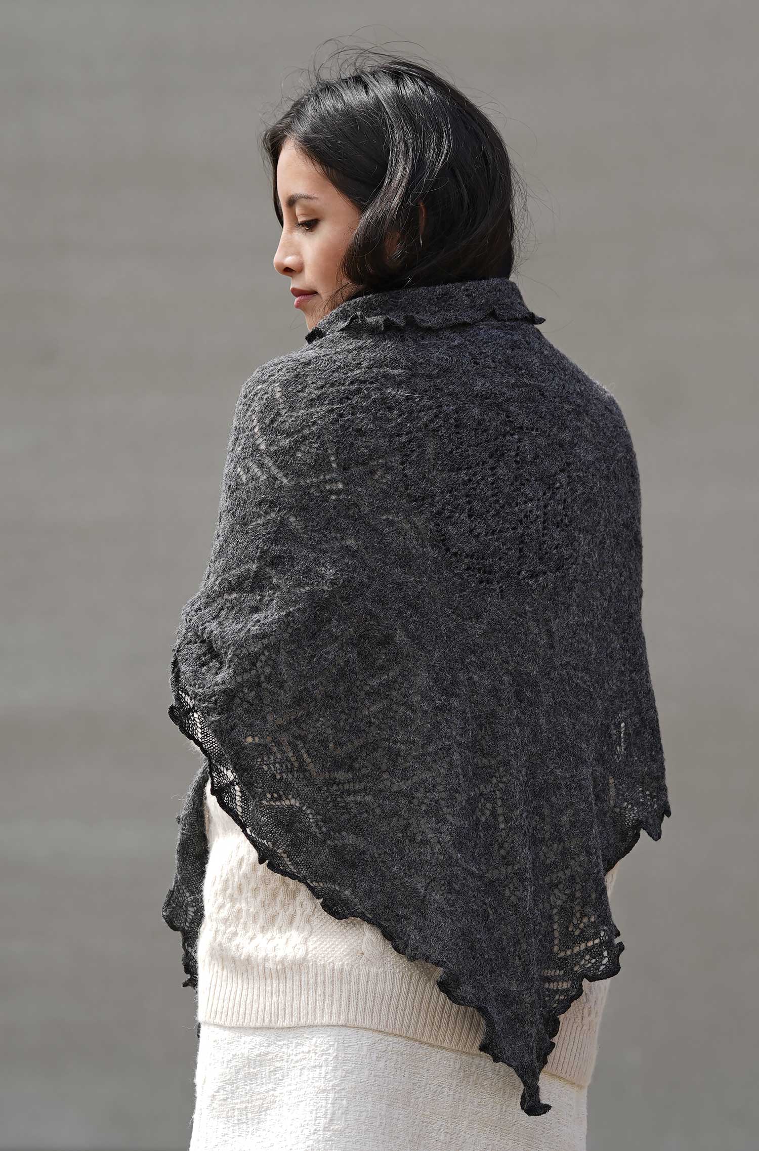 SoftWeave Scarf - Elegant Ajour Strick in Lichte Stof