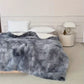 Luxe Dikke Lamsvel Deken voor Warmte en Elegantie