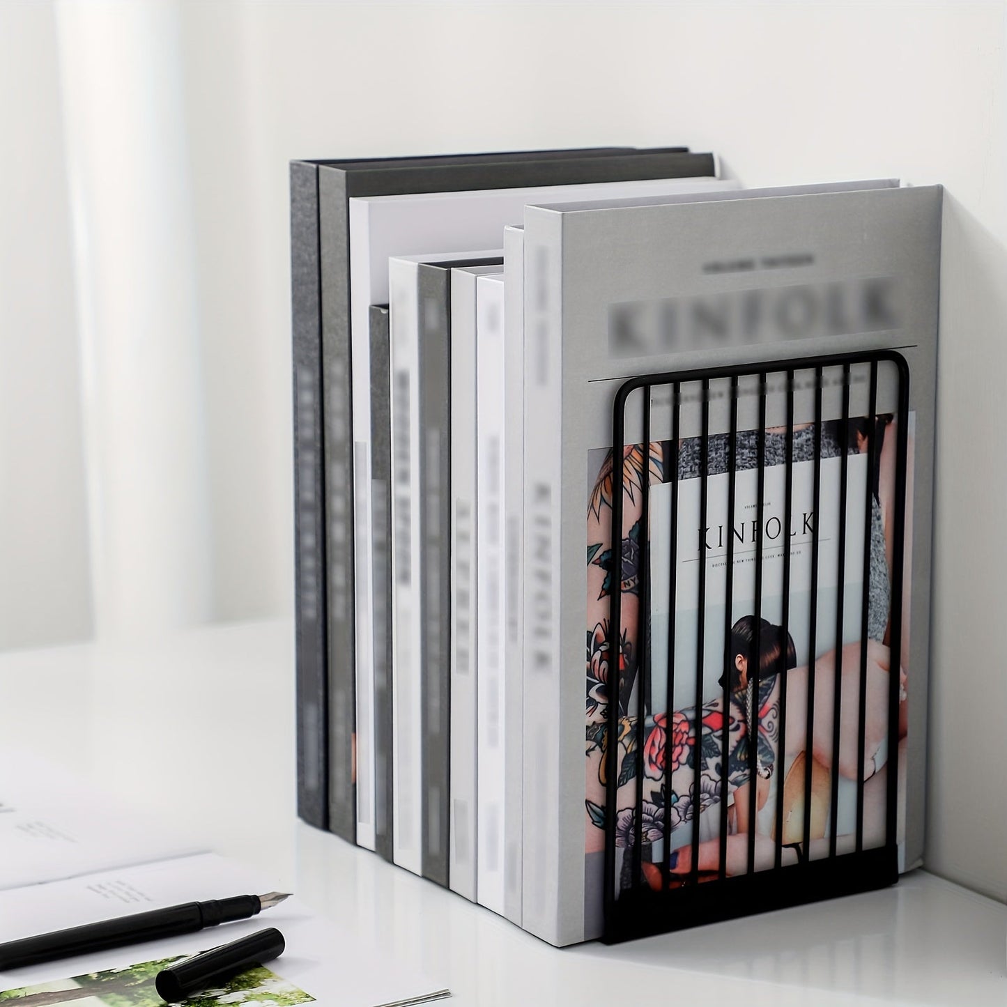IronHold - Elegante Boekensteunen voor Perfecte Organisatie