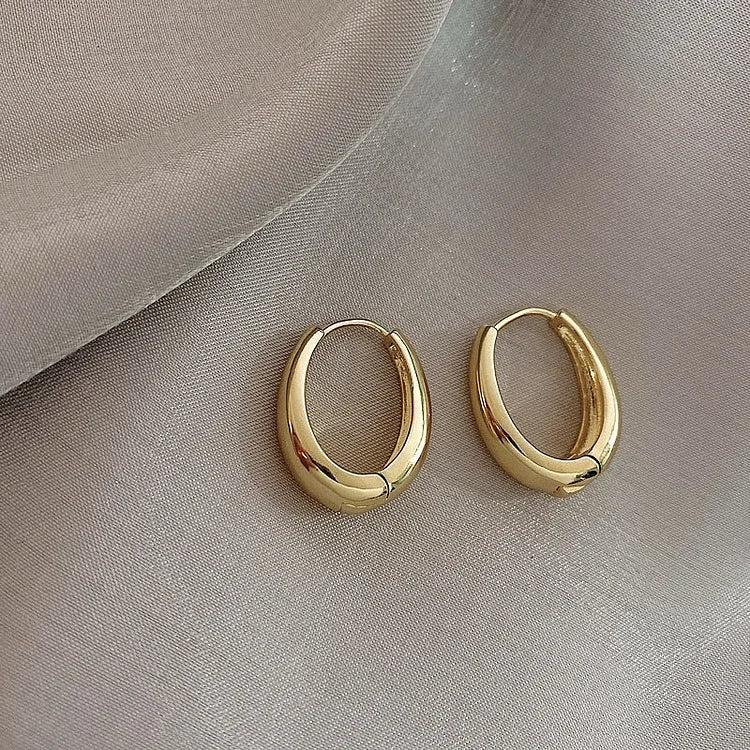 Elegante Gouden Hoops Oorbellen van Elisa - Een Must-Have Accessoire!