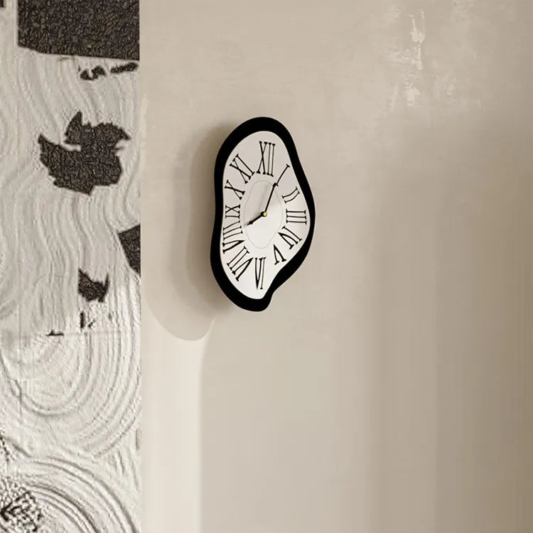 Surrealistische Zwarte Wandklok: Kunstzinnig & Stijlvol