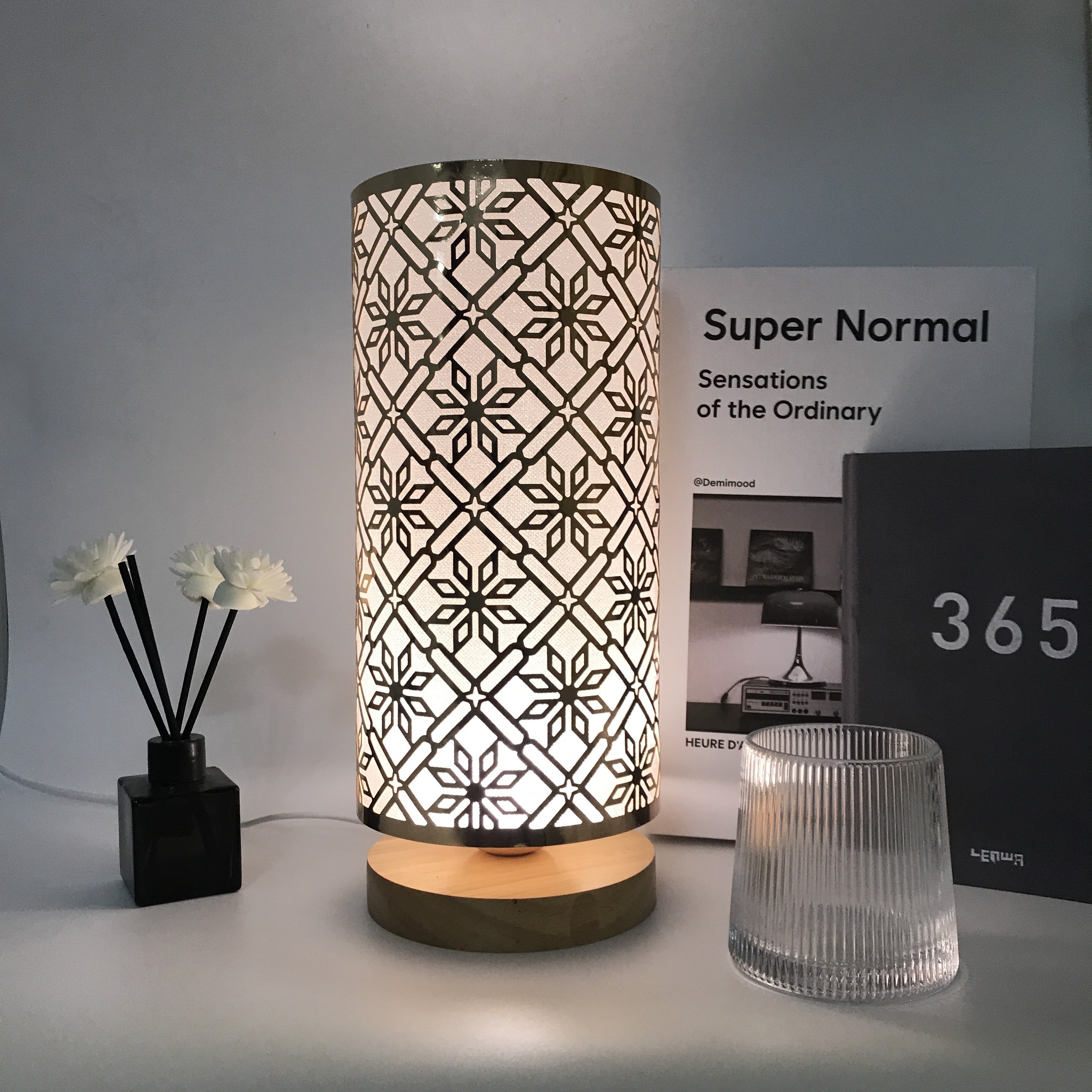 LumiPattern - USB Tafellamp met Metalen Frame