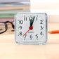 TimeSquare – Minimalistische Witte Wekker voor Bureau & Slaapkamer