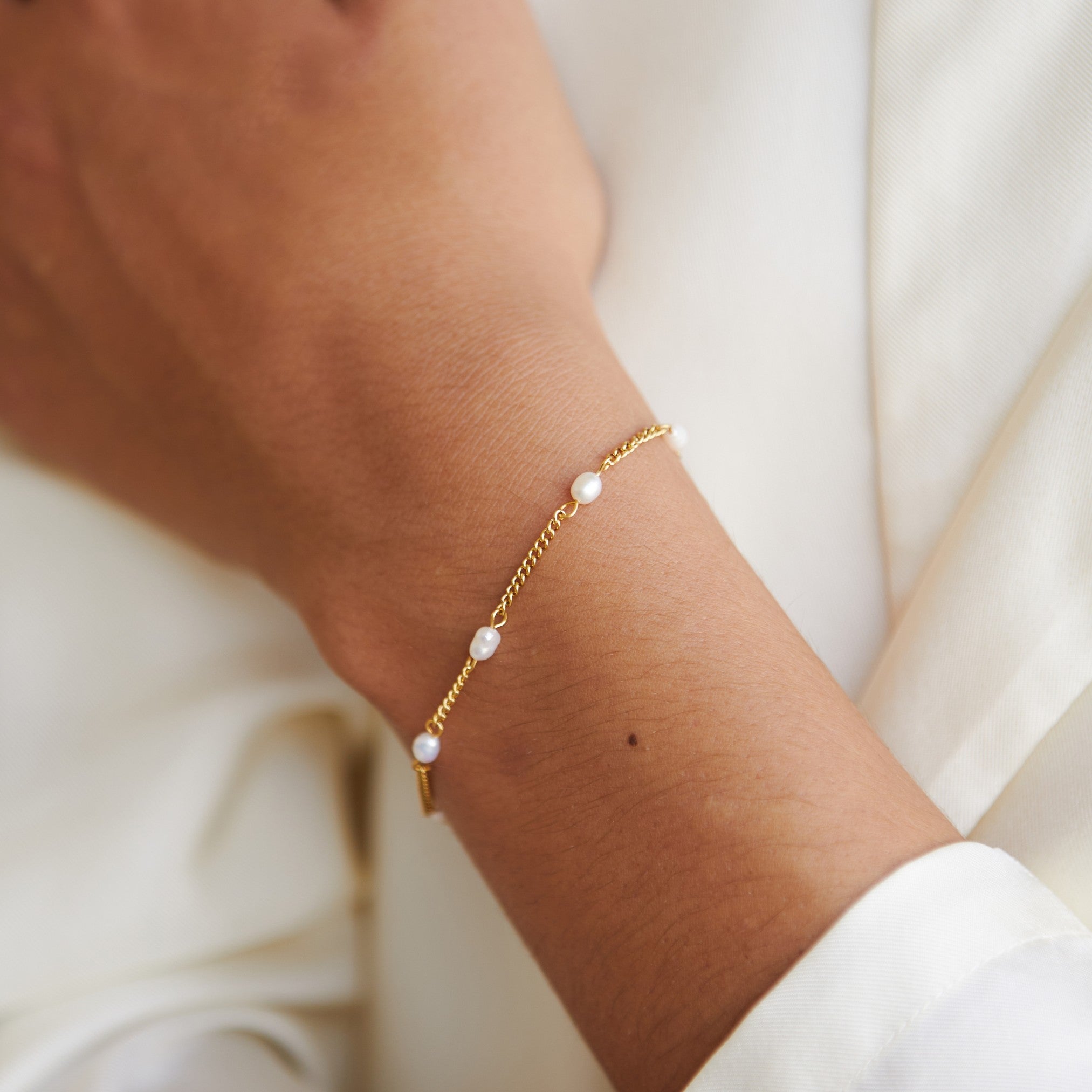 Elegant Amara Armband met Stralende Zoetwaterparels