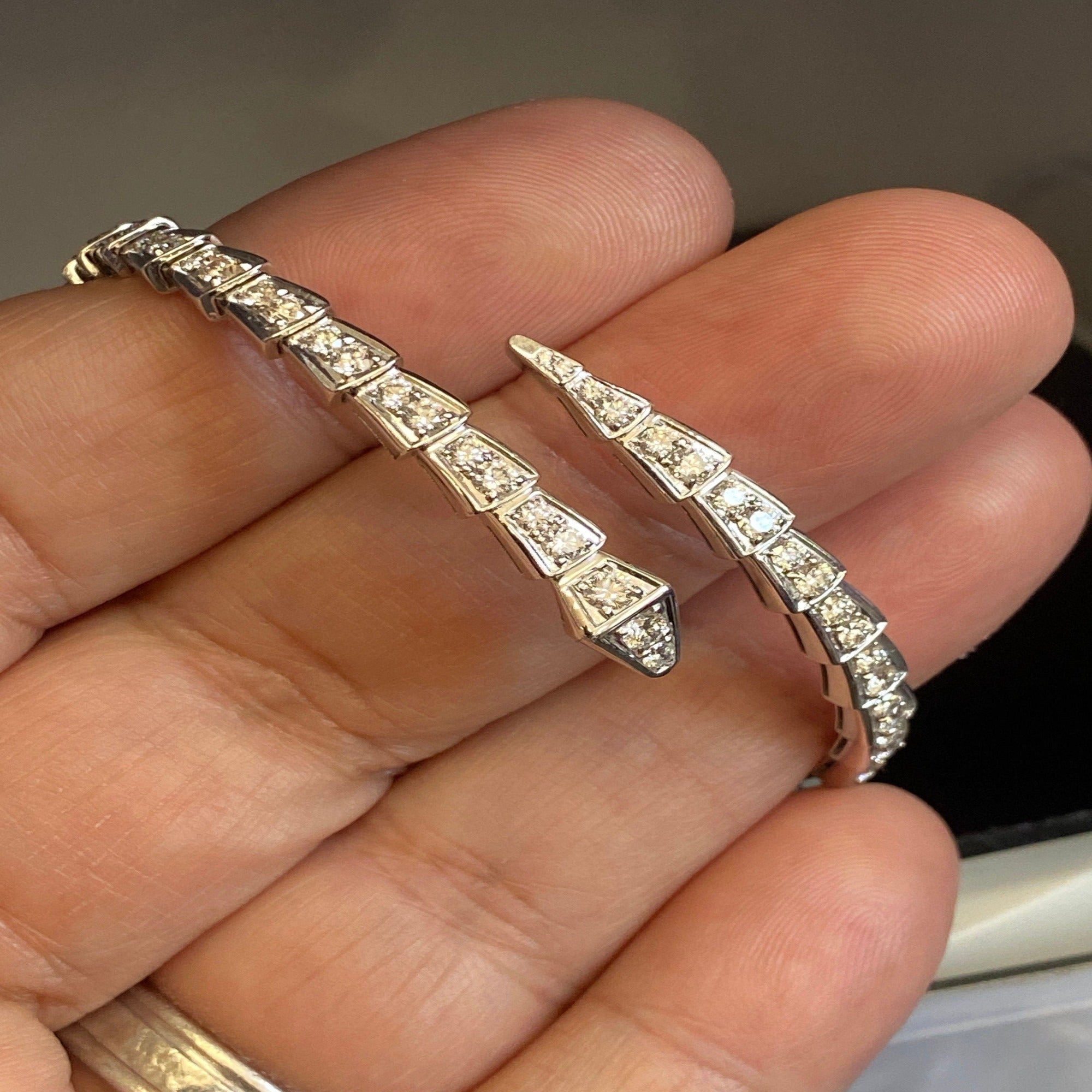 Eternity Band – Luxe Slang Armband met Glanzende Afwerking