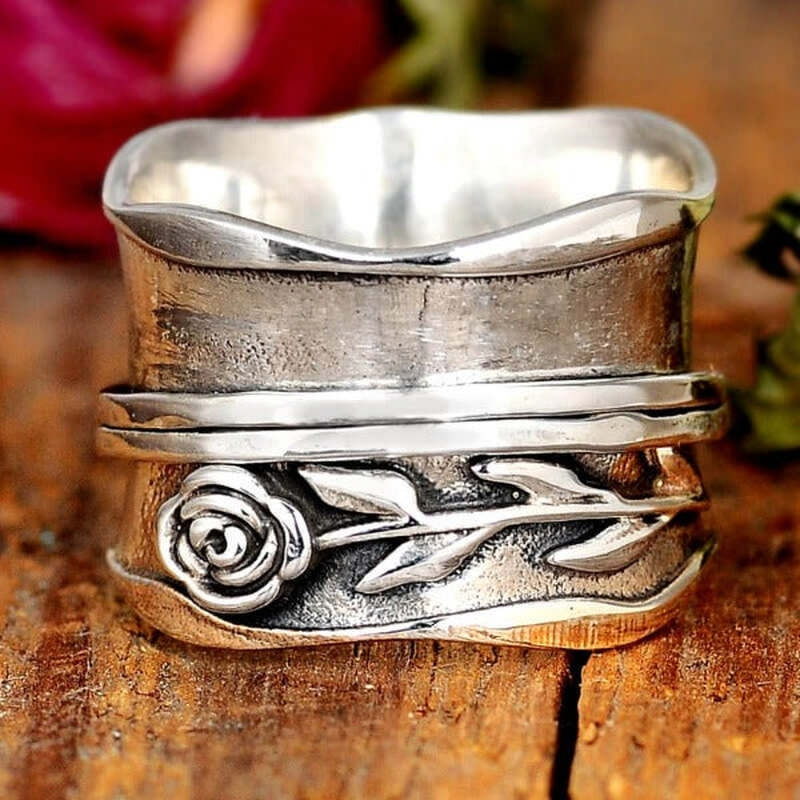 Elegant Handcrafted Silver Floral Ring - Lavender