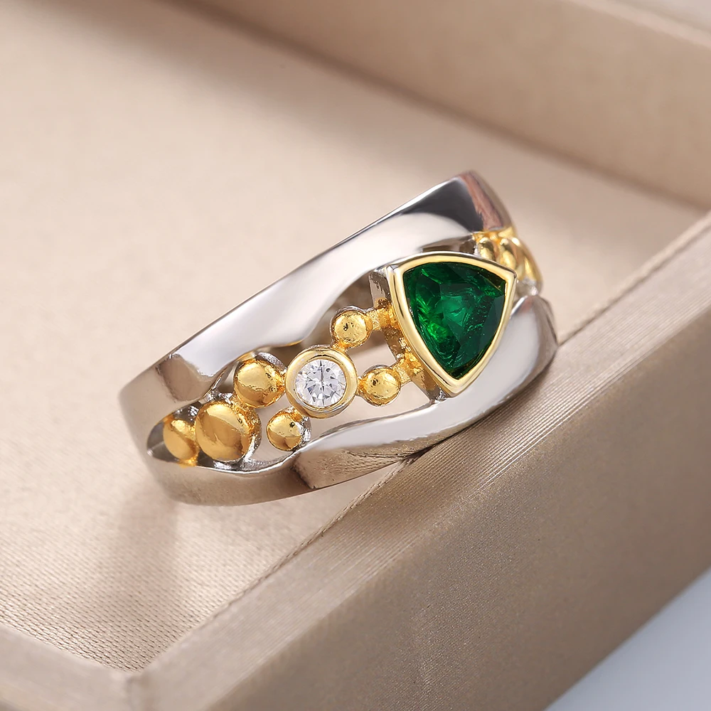 Aurora Vintage Ring with Enchanting Green Crystal