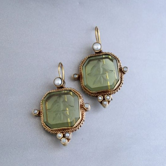 Chic Valeria Vintage Groene Oorbellen met Elegante Parels