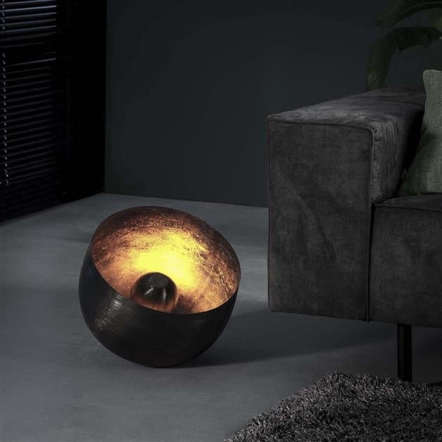 BaselNickel – Verfijnde Tafel Lamp voor Elegante Interieurs