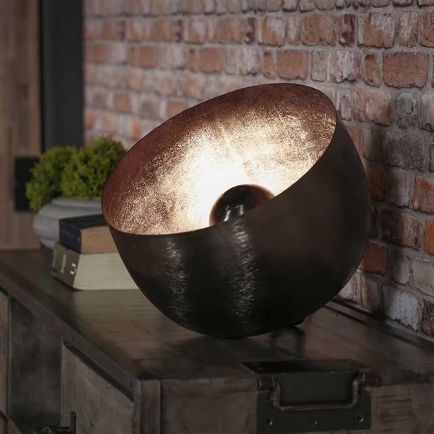 BaselNickel – Verfijnde Tafel Lamp voor Elegante Interieurs