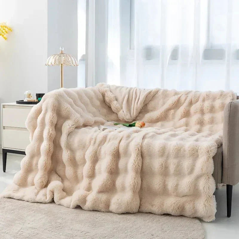 LuxeFluffy – Stijlvolle Imitatiebont Winterdeken voor Comfort