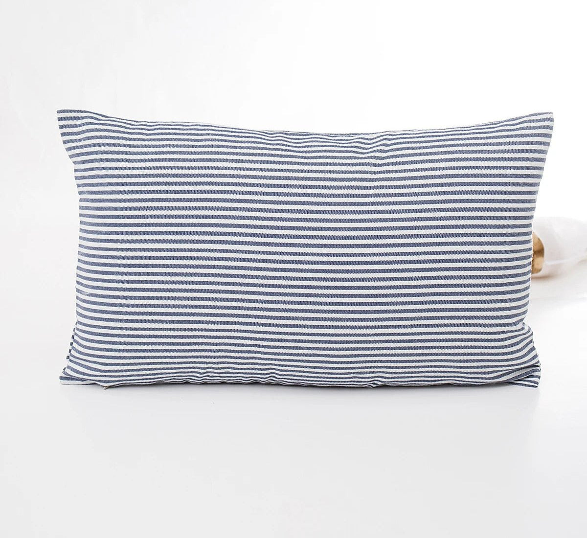 Stijlvolle MarbreLuxe Kussenhoes - Moderne Streep Kussenhoes voor Elegante Interieurs