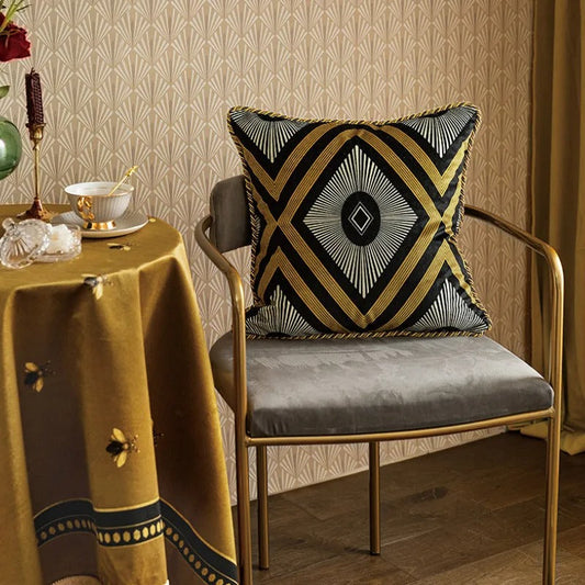 Luxe Gouden Kussenhoes met Bijenprint voor Elegante Interieurs