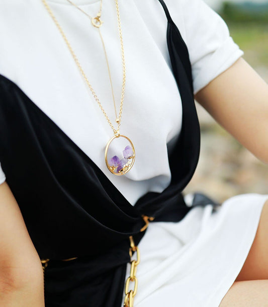 Evelyne Necklace – Elegante Ketting met Ruwe Amethist